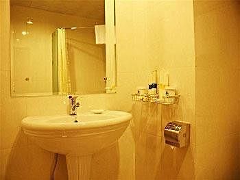 Greentree Inn Railway Station Вайфанг Екстериор снимка